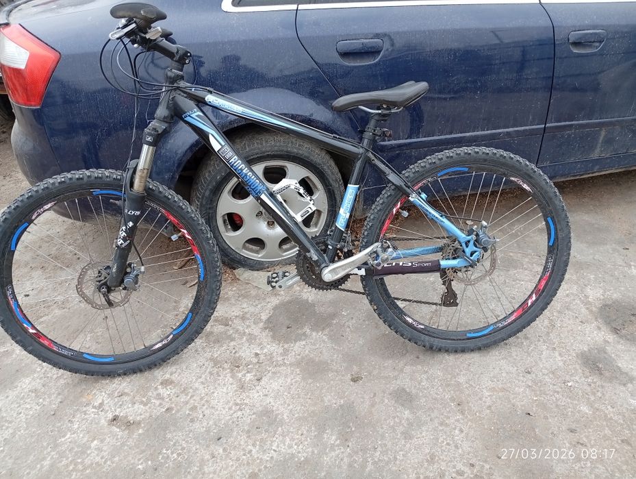 Vand bicicleta  de ofrod si de oras