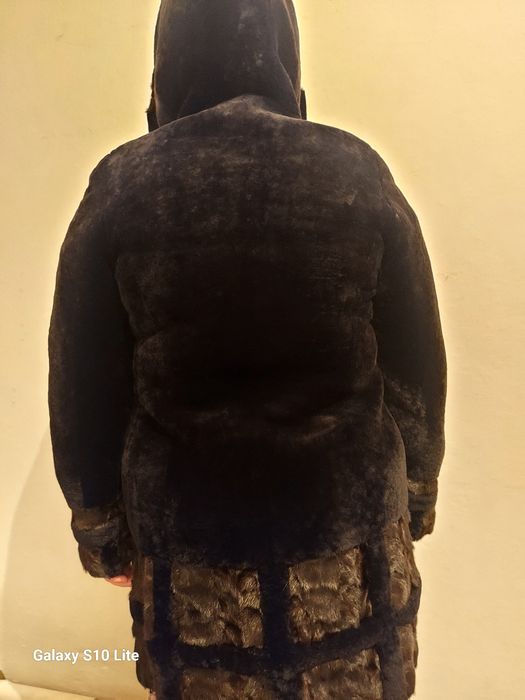 Срочно продам шубу мутон