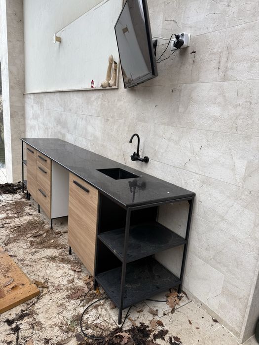 Кухня с плот от хранит