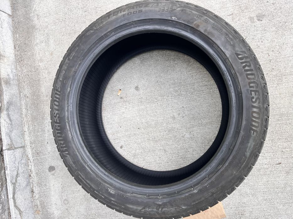 235/45/18 2бр Bridgestone Гуми