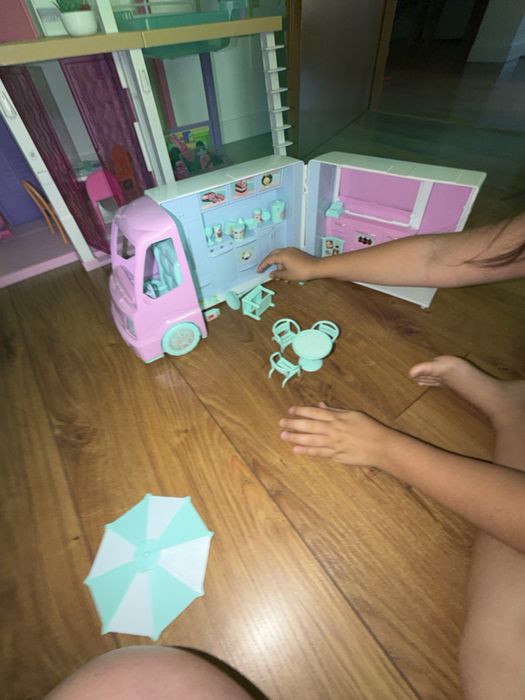 Barbie Dreamhouse original Mattel + mașină de înghețată Barbie