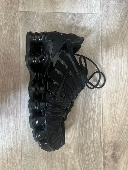Продам кроссовки NIKE shox