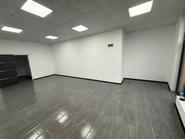 Търговско помещение, ново строителство в широк център