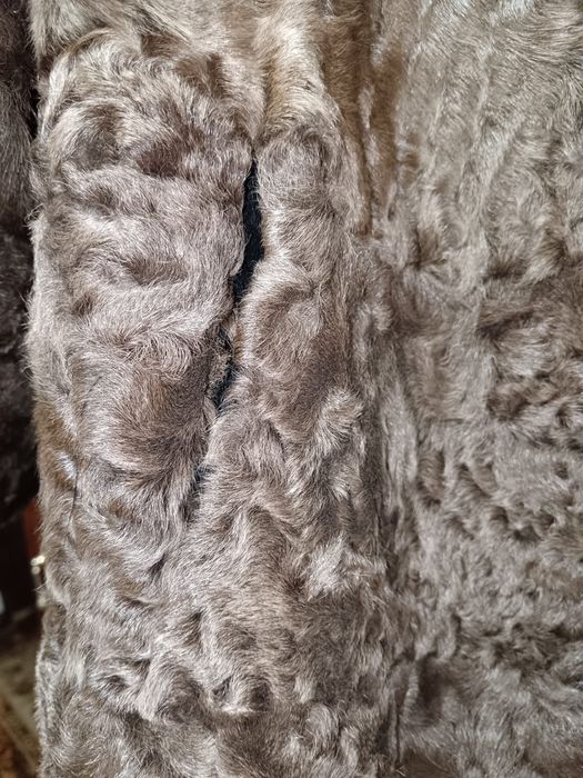 Шуба каракулевая