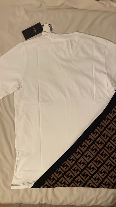Тениска Fendi.Налични размери ,L,Xl,2Xl