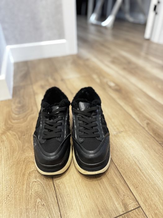 Кроссовки женские