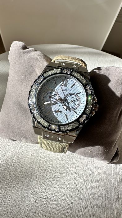 Женские наручные часы Guess