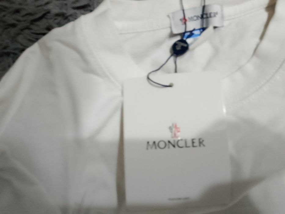 Лонг слив moncler  белого цвета