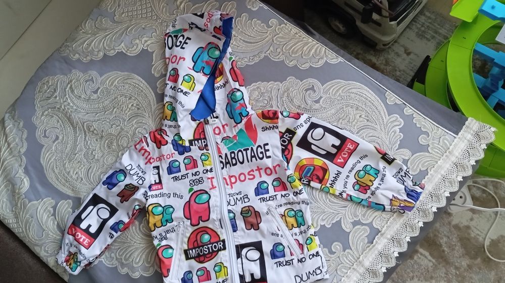 Продам детскую ветровку