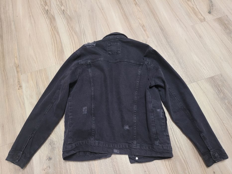 Продаю джинсовую куртку