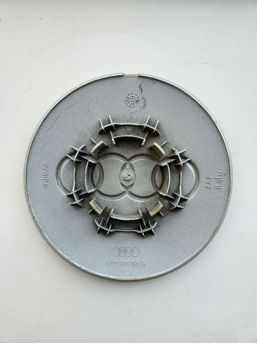 Колпачок для колесного диска Audi.