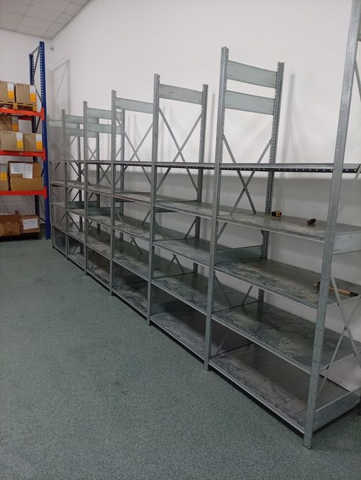 Rafturi metalice pentru depozitare manuala și arhiva