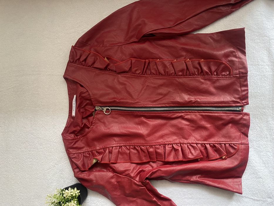 Чисто ново дамско червено кожено яке от Италия