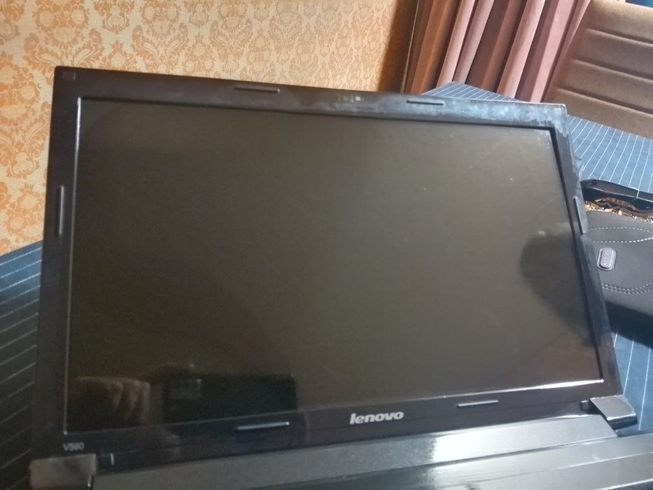 Лаптоп Lenovo V560