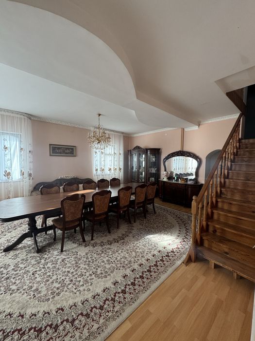 Продается дом с бассейном