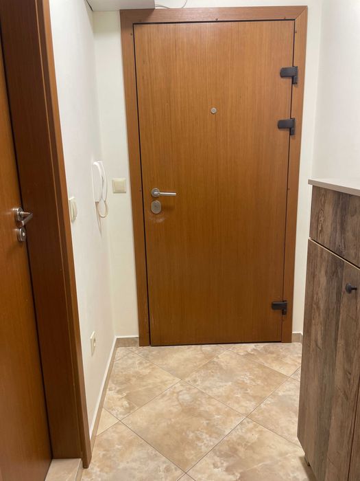 Дава се под наем Тристаен апартамент в Варна, Център - 87 кв.м за 714 € - Снимка #1