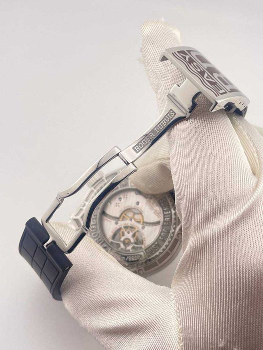 Часы Roger Dubuis Easy Diver