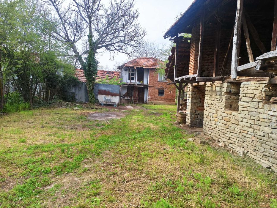 Продава се къща в град Роман