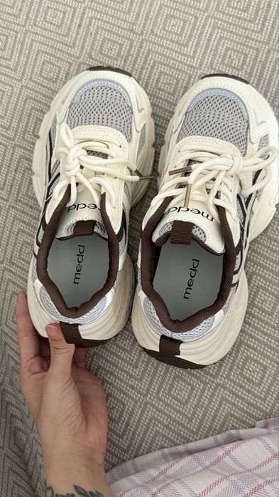 Продам кроссовки