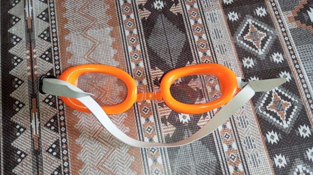 Colac pentru copii. Ochelari de apă pentru copii.