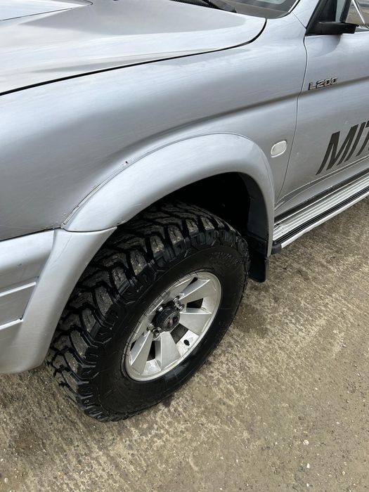 Mitsubishi L200.
