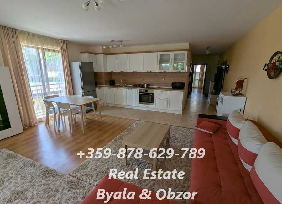 Просторен тристаен апартамент с голям двор-тераса в гр.Обзор