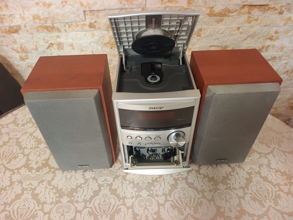 Vând combină Sony  - cd, caseta ,radio, etc