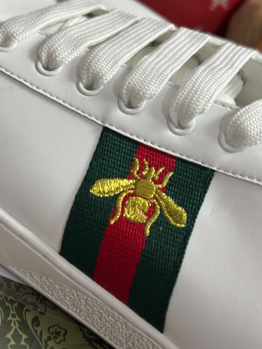 Tenesi Gucci pe stoc