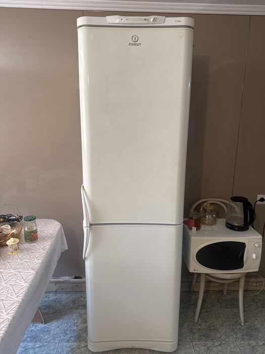 Холодильник Indesit