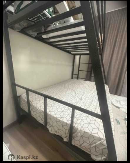 кровать двухярусная металлическая