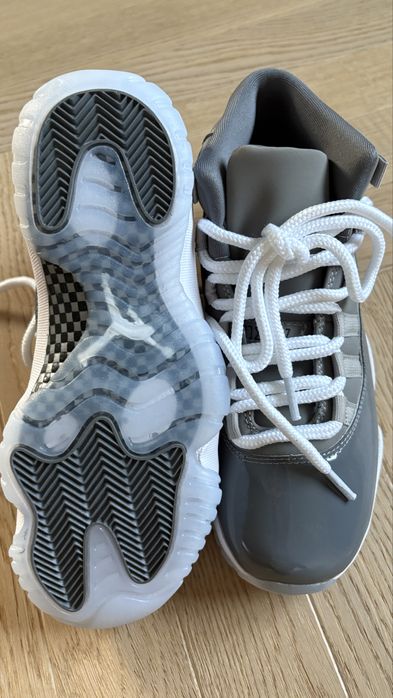 JORDAN 11 cool gray