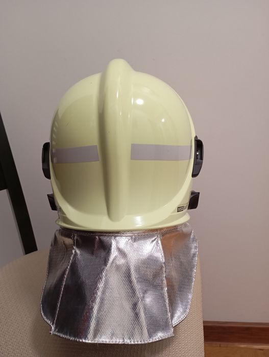 Пожарникарска каска