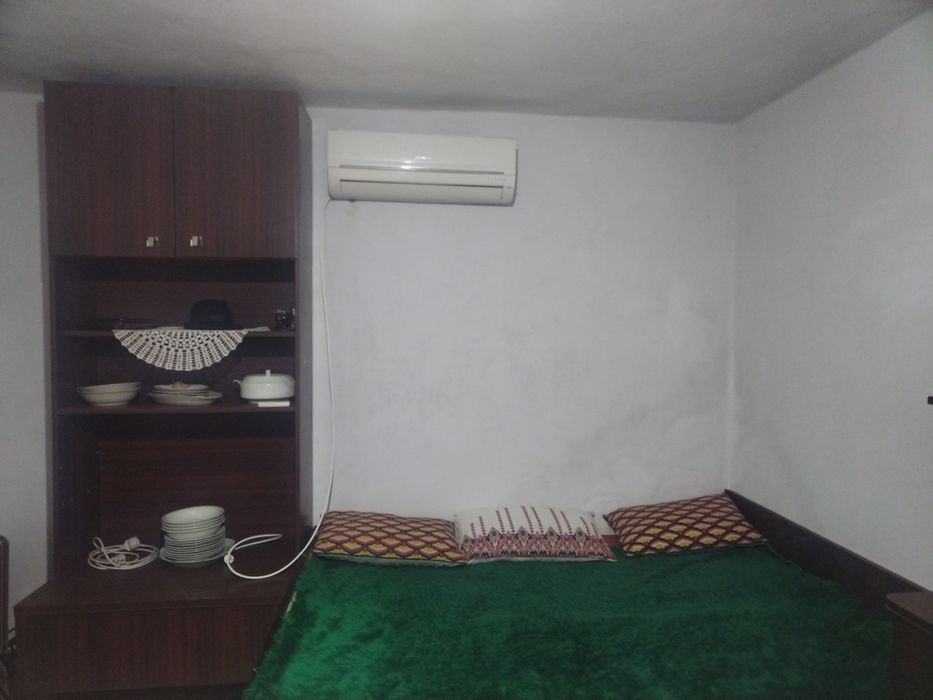 две къщи кв Абритус едната е след ремонт 
Ото