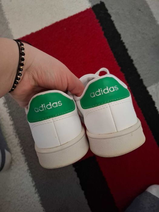 Adidași adidas in stare bună