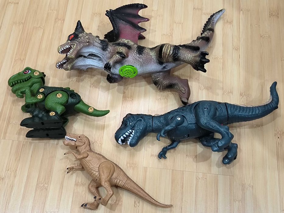 Играчки динозаври големи със звуци