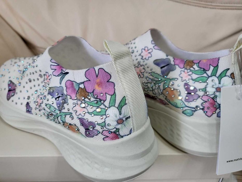 Нови дамски маратонки - пеперуди