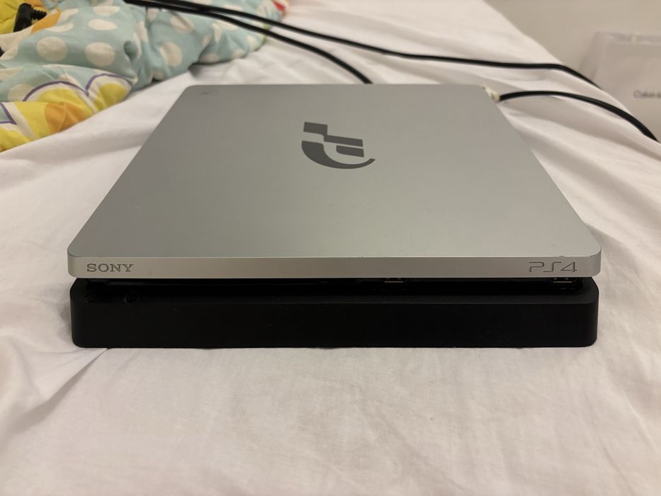 Ps4 slim (editie limitata) 1TB