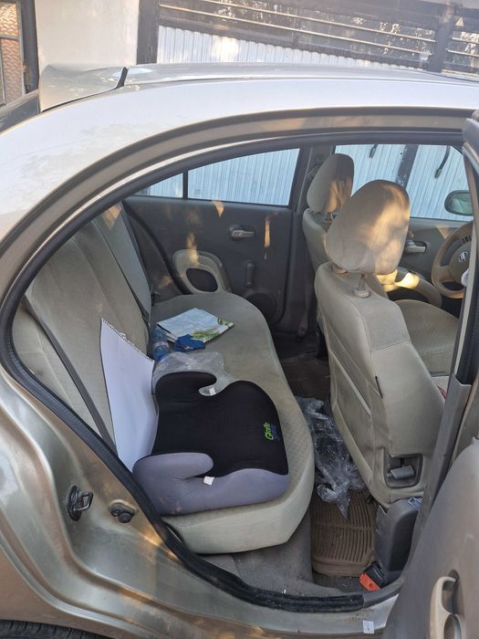 Нисан Микра автоматик, с газ, с шибидах и 2 чифта гуми с джанти.