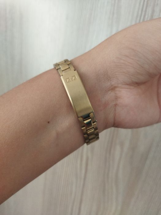 Продам часы. Женские, кварцевые.