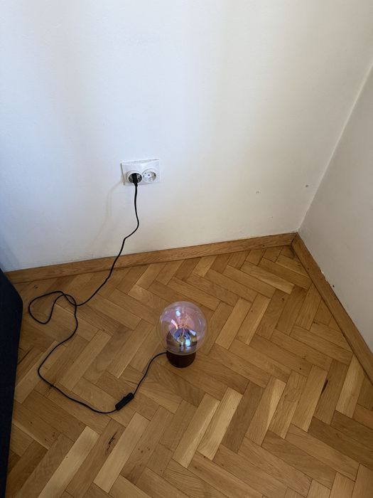 2 настолни лампи с крушки