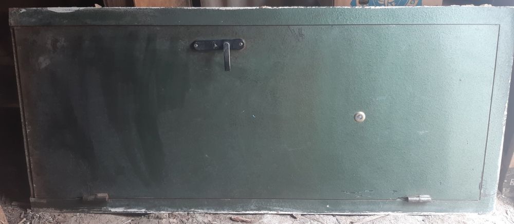 Продаётся металлическая дверь