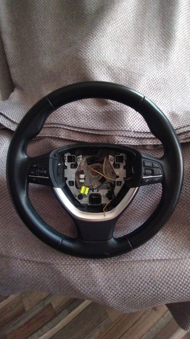 Volan BMW Seria 5 F10/F11 multifuncțional.