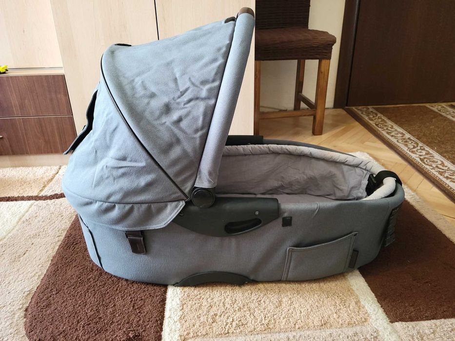 Mutsy Evo - в добро състояние.
Бебешка количка