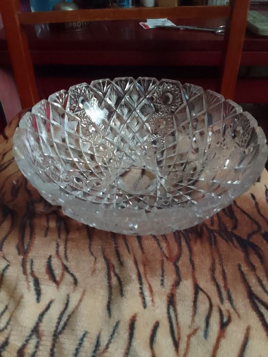 Продам хрустальную  фруктовница