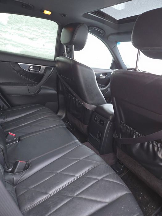 Infiniti FX30  S , 3.0d / Schimb cu Logan