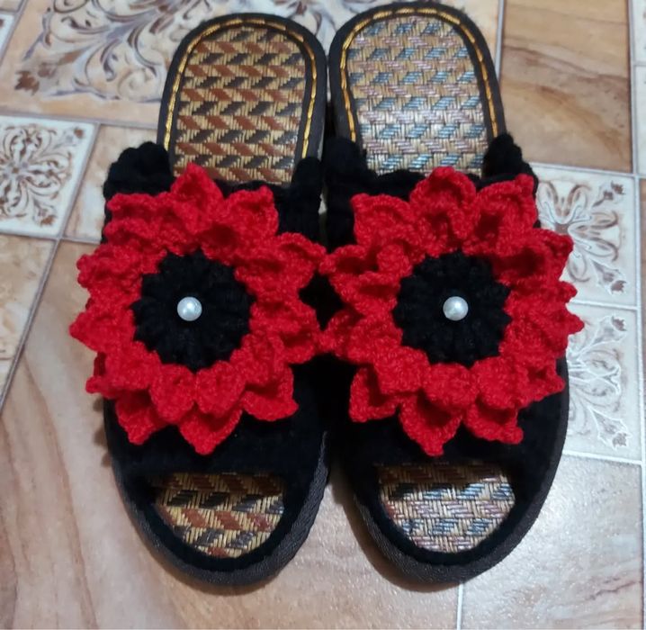 Вязанная тапочка