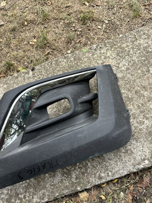 Trim / Grila Proiector Bara Fata Renault Trafic 3