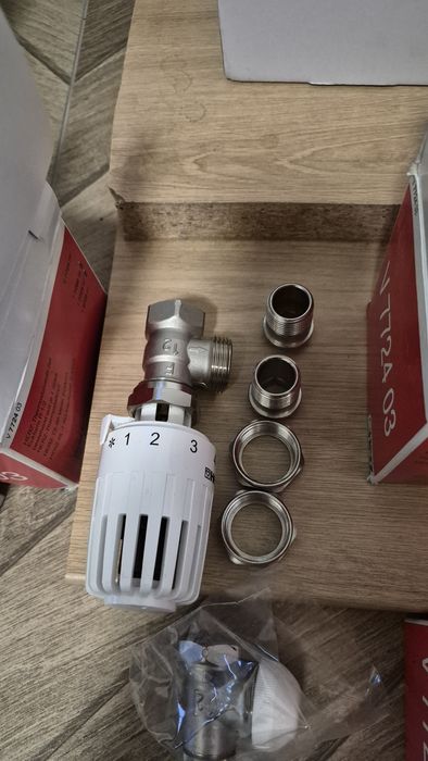 4 seturi robinet colțar cu termostat