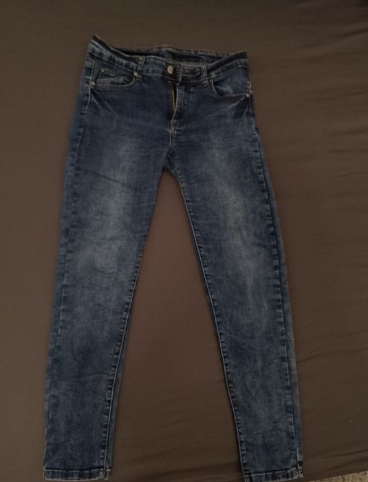 Два броя дънки .