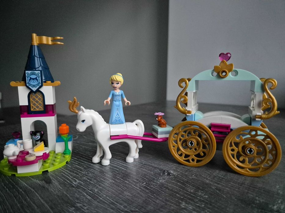 Set Lego Disney caleasva Cenusaresei